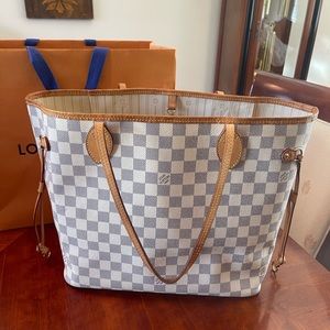 *SOLD* Louis Vuitton Neverfull MM